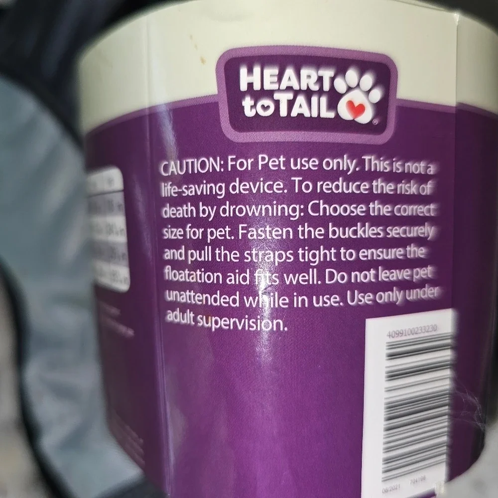 Heart to Tail Pet Flotation Aid with a shark fin! Size XS 5-15lbs